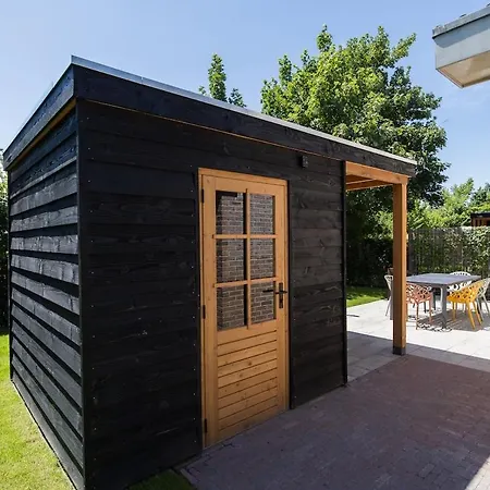 Prachtige Villa Op Boslust Met Bioscoop En Sauna