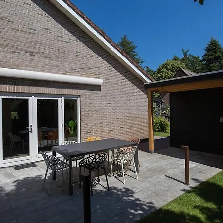Prachtige Villa Op Boslust Met Bioscoop En Sauna