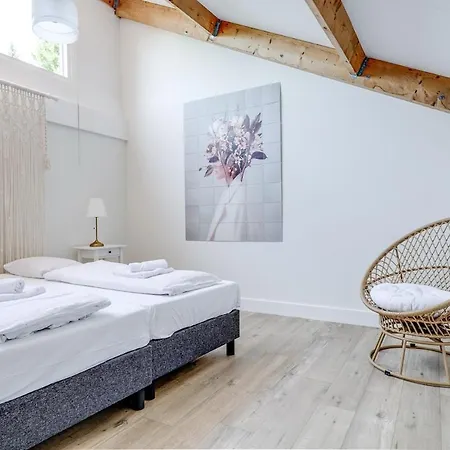 别墅 Prachtige Op Boslust Met Bioscoop En Sauna