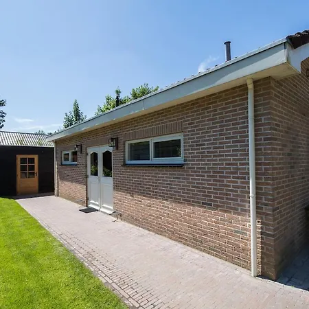 Villa Prachtige Villa Op Boslust Met Bioscoop En Sauna Putten